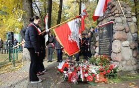 82. rocznica zwycięskiej bitwy pod Chotowem.  Oddano hołd poległym żołnierzom Armii Krajowej majora Eugeniusza Kaszyńskiego &bdquo;Nurta&rdquo;. 10