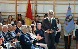 Starosta włoszczowski podczas powitania na uroczystości w PCK-R