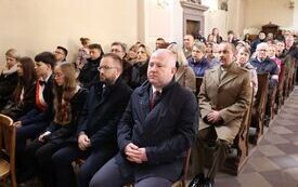82. rocznica zwycięskiej bitwy pod Chotowem.  Oddano hołd poległym żołnierzom Armii Krajowej majora Eugeniusza Kaszyńskiego &bdquo;Nurta&rdquo;. 112