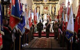 82. rocznica zwycięskiej bitwy pod Chotowem.  Oddano hołd poległym żołnierzom Armii Krajowej majora Eugeniusza Kaszyńskiego &bdquo;Nurta&rdquo;. 125