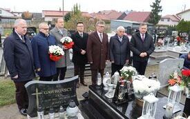 Na cmentarzu parafialnym we Włoszczowie już po raz dziesiąty odbył się Apel Poległych  20