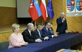 Przewodniczący Rady Powiatu składa nauczycielom życzenia z okazji nadchodzącego Dnia Edukacji Narodowej