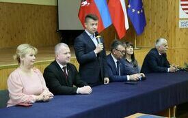 Poseł składa nauczycielom życzenia z okazji nadchodzącego Dnia Edukacji Narodowej