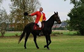 Na koniu jedzie Robert Jedliczka - jeden z organizator&oacute;w Hubertusa