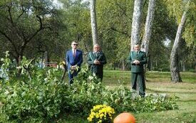 Oficjalnego otwarcia Hubertusa dokonują Łowczy Okręgowy Jarosław Mikołajczyk, Starosta Dariusz Czechowski i Burmistrz Gminy Włoszczowa Grzegorz Dziubek
