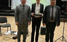 Laureat konkursu z Wicestarostą i W&oacute;jtem Gminy Krasocin