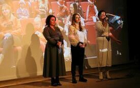 Na scenie głos zabierają panie z zarządu Fundacji