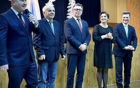 Zarząd Powiatu, Przewodniczący Rady Powiatu, Senator Włosowicz i Przewodniczaca Powiatowej Rady KGW składają zgromadzonym życzenia świąteczne