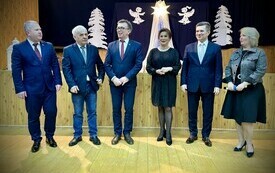 Zarząd Powiatu, Przewodniczący Rady Powiatu, Senator Włosowicz i Przewodniczaca Powiatowej Rady KGW składają zgromadzonym życzenia świąteczne