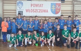 Starosta z nagrodzonymi zawodnikami