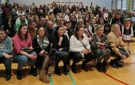 Publiczność ogląda występ