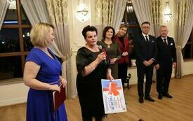 Głos zabiera Przewodnicząca KGW z Łachowa, kt&oacute;re zjęło pierwsze miejsce w konkursie