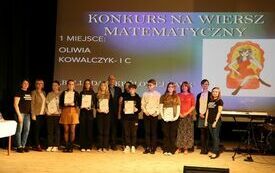 Wsp&oacute;lne zdjęcie laureat&oacute;w konkursu poetyckiego
