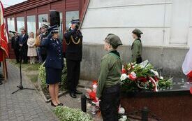 Delegacje składają wiązanki kwiat&oacute;w na Mogile Katyńskiej