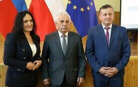 Wsp&oacute;lne zdjęcie Przewodniczącego Rady Powiatu Włoszczowskiego i dw&oacute;ch wiceprzewodniczących