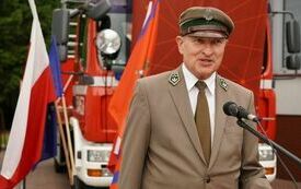 Przy m&oacute;wnicy głos zabiera Nadleśniczy Nadleśnictwa Włoszczowa