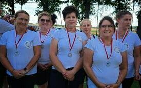 Uczestniczki Olimpiady z medalami na szyi 