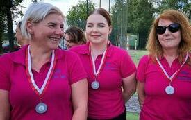 Uczestniczki Olimpiady z medalami na szyi