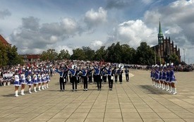 Musztra paradna w wykonaniu MOD OSP Krasocin podczas VII edycja Festiwalu Orkiestr Dętych o Puchar Prezydenta Miasta Szczecin