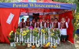 Silna delegacja z Powiatu Włoszczowskiego  na XXIV Dożynkach Wojew&oacute;dzkich w Tokarni 5