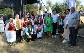 Silna delegacja z Powiatu Włoszczowskiego  na XXIV Dożynkach Wojew&oacute;dzkich w Tokarni 8