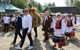 Silna delegacja z Powiatu Włoszczowskiego  na XXIV Dożynkach Wojew&oacute;dzkich w Tokarni 17