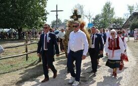 Silna delegacja z Powiatu Włoszczowskiego  na XXIV Dożynkach Wojew&oacute;dzkich w Tokarni 18