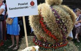 Silna delegacja z Powiatu Włoszczowskiego  na XXIV Dożynkach Wojew&oacute;dzkich w Tokarni 29