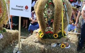 Silna delegacja z Powiatu Włoszczowskiego  na XXIV Dożynkach Wojew&oacute;dzkich w Tokarni 32