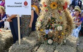 Silna delegacja z Powiatu Włoszczowskiego  na XXIV Dożynkach Wojew&oacute;dzkich w Tokarni 33