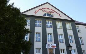 Budynek Szkoły Podstawowej nr 1 we Włoszczowie