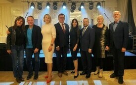 Wsp&oacute;lne zdjęcie organizator&oacute;w i zaproszonych gości