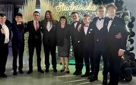 W minioną sobotę maturzyście ze &bdquo;Staszica&rdquo; bawili się na studni&oacute;wce 4