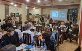 Organizatorzy konkursu witają laureat&oacute;w i zaproszonych gości