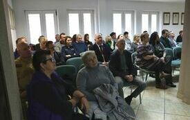 Na sali narad siedzą sołtysi, przedstawiciele służb, jednostek gminnych, samorządu powiatowego i mieszkańcy gminy Włoszczowa