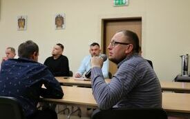 Radny zadaje pytanie przedstawicielom Powiatu Włoszczowskiego