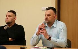 Radny zadaje pytanie przedstawicielom Powiatu Włoszczowskiego