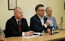 Starosta zabiera głos podczas sesji Rady Gminy Radk&oacute;w