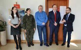 Do zgromadzonych przemawia Członek Zarządu Powiatu Włoszczowskiego Rafał Pacanowski