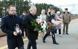 W hołdzie ofiarom Katynia i Smoleńska &ndash; uroczystości upamiętniające w Powiecie 5