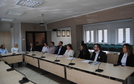 Uczestnicy spotkania siedzą w sali konferencyjnej Urzędu Gminy Włoszczowa