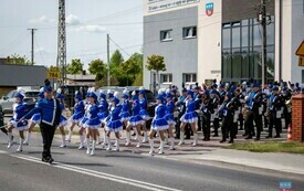 Przemarsz Młodzieżowej Orkiestry Dętej OSP Krasocin ulicami Krasocina