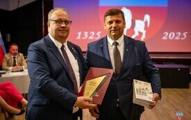 Wsp&oacute;lne zdjęcie wicewojewody i w&oacute;jta Gminy Krasocin