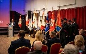 Przy m&oacute;wnicy głos zabiera W&oacute;jt Gminy Krasocin Ireneusz Gliściński