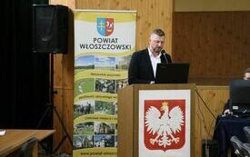 Przy m&oacute;wnicy głos zabiera Dyrektor ZOZ Rafał Krupa