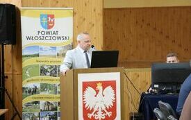 Przy m&oacute;wnicy głos zabiera Członek Zarządu Powiatu Jarosław Krzyżanowski