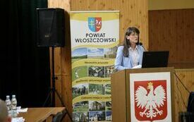 Przy m&oacute;wnicy głos zabiera Skarbnik Powiatu Agnieszka G&oacute;rska