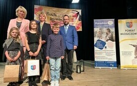 Organizatorzy i fundatorzy nagr&oacute;d z osobami wyr&oacute;żnionymi w konkursie