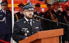Głos przy m&oacute;wnicy zabiera strażak OSP i członek Zarządu Powiatu Włoszczowskiego Rafał Pacanowski