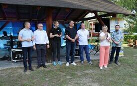 Organizatorzy i zaproszeni goście witają wszystkich uczestnik&oacute;w Maj&oacute;wki